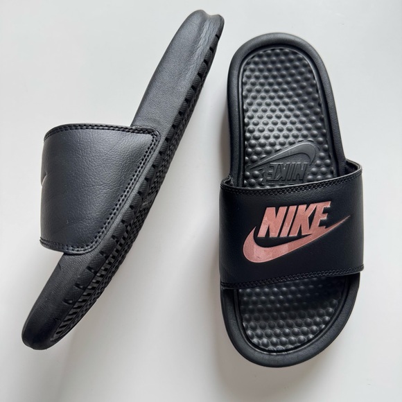 Women's Nike Benassi Jdi Sandal Black/Vivid Pink, Black/Rose Gold. Size: 5. - Picture 2 of 8